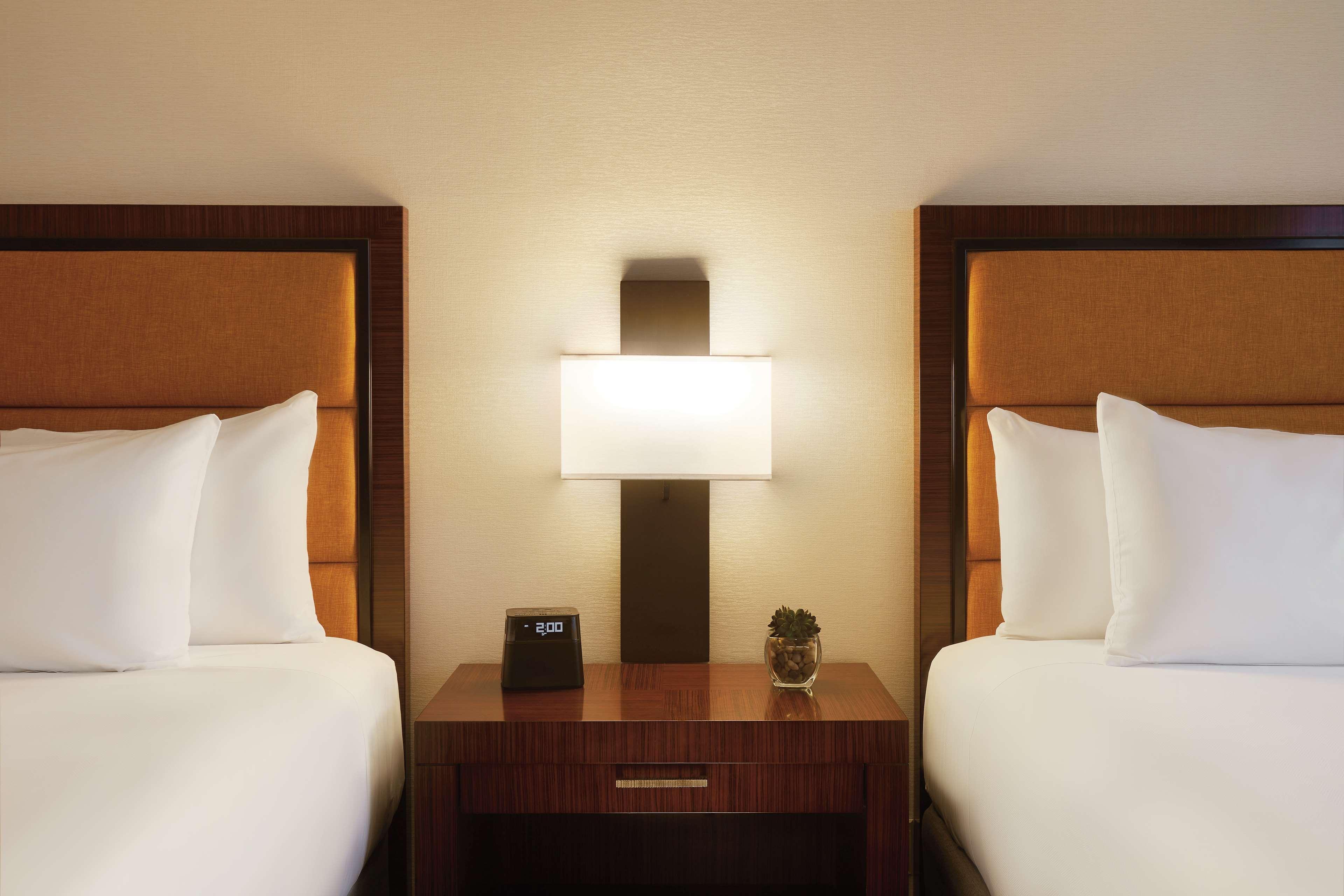Hyatt Regency Phoenix Downtown - No Destination Fees Экстерьер фото