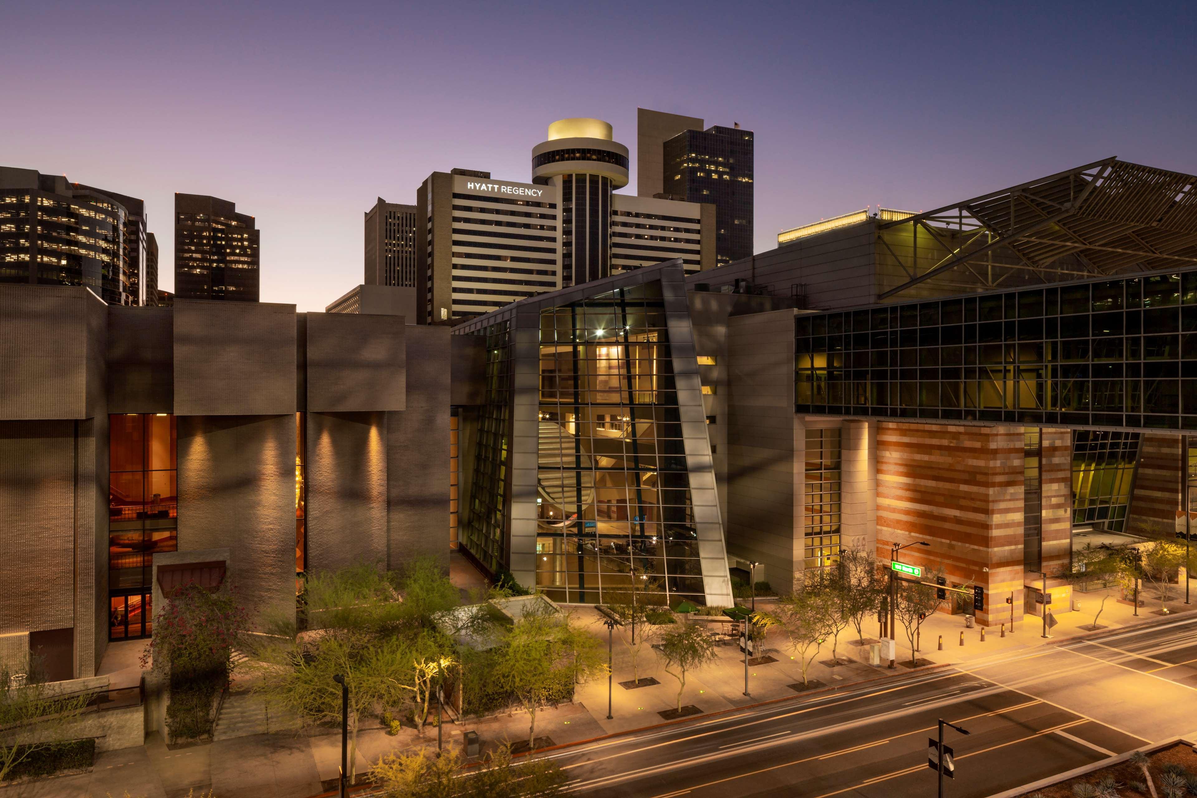 Hyatt Regency Phoenix Downtown - No Destination Fees Экстерьер фото